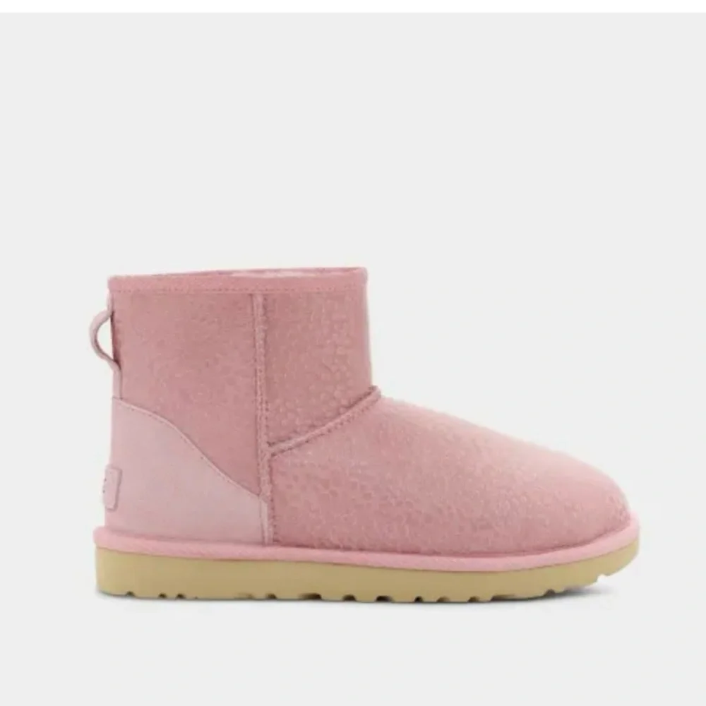 UGG classic mini